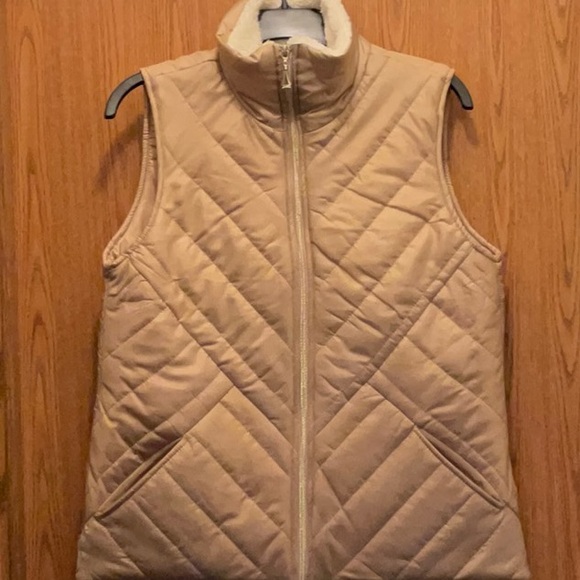 Hannah Vest - Picture 2 of 7